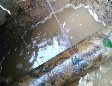 蓬安楼顶渗水维修公司分享下地暖漏水的原因及检测方法。